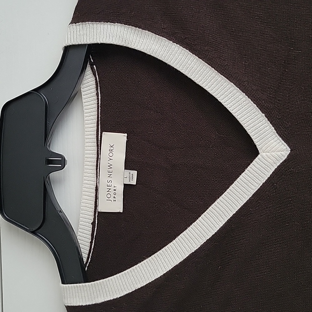 Jones New York Sport V Neck Lightweight Sweater - Picture 5 of 12